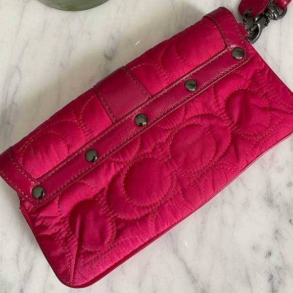 Coach Signature C Bright Pink Quilted Wristlet - Picture 4 of 7